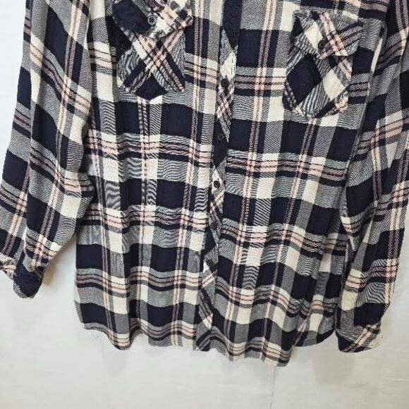 Torrid Shirt Plus Size 4 4X Blue Pink Plaid Rayon Button Front Long Sleeve Soft - Picture 3 of 10